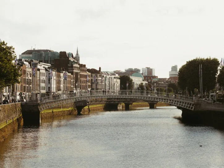 Scenic view of Dublin's Ha'penny Bridge over the River Liffey, showcasing charming city architecture.